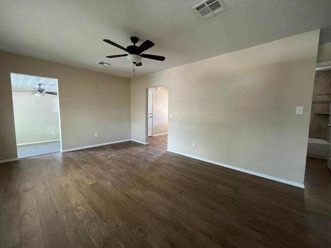 Building Photo - Cozy 2 Bdrm/1 Bath Home