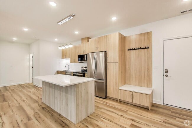 Building Photo - 5126 S Kenwood Ave