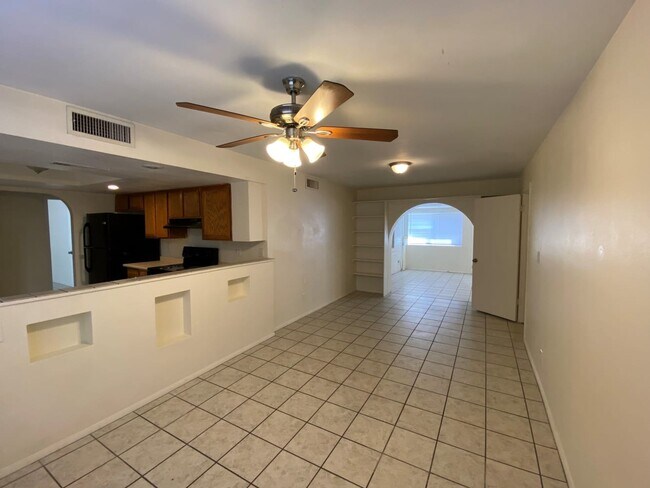Foto del edificio - 8923 W Turney Ave