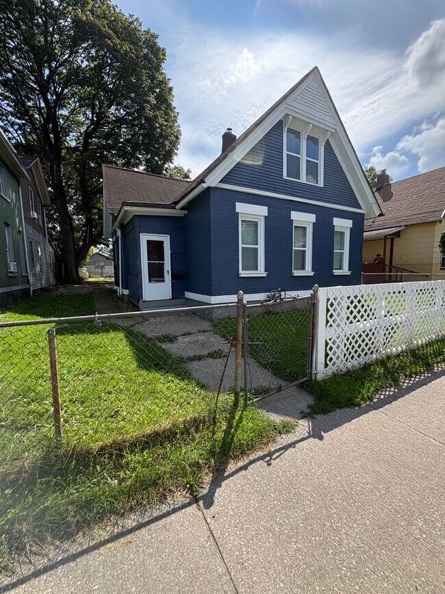 Building Photo - 59 Oakman St