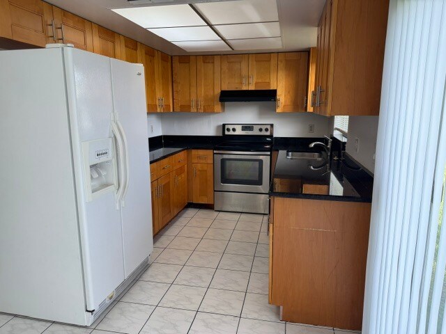 Building Photo - 319 La Paz Dr