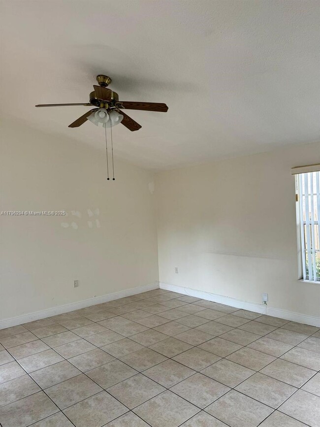 Building Photo - 9848 SW 117th Pl