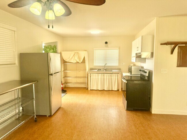 Building Photo - 550 Uluhala St