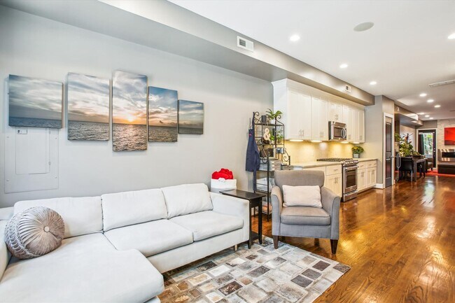 Foto del edificio - 2 BED PLUS DEN!!! * Fully Furnished and Fa...