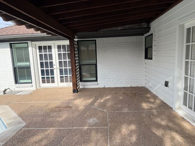 Building Photo - 16114 Shadybank Dr