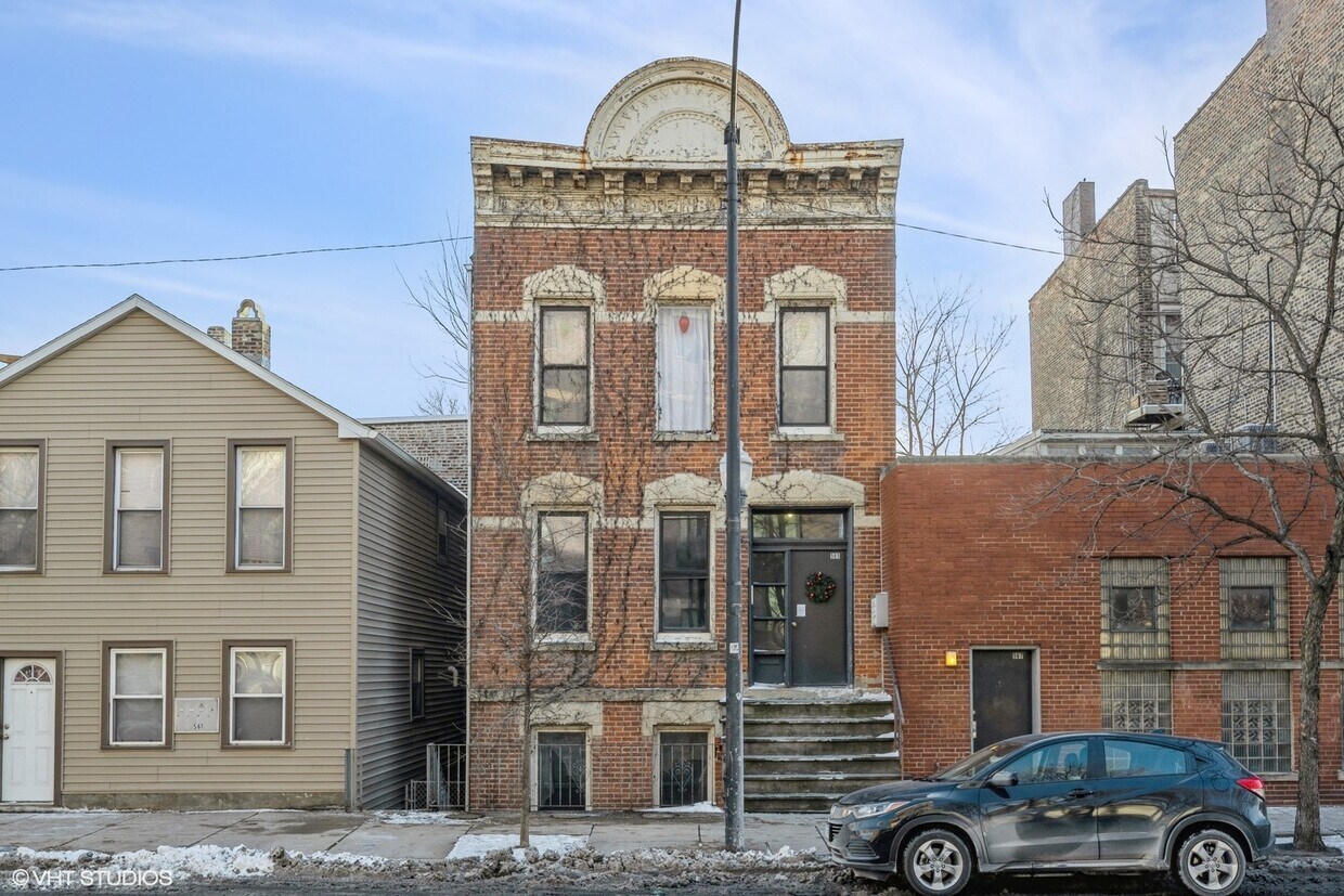Primary Photo - 565 W 18th St