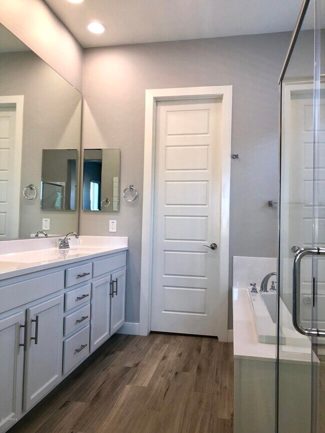 Building Photo - 22654 E Stonecrest Dr
