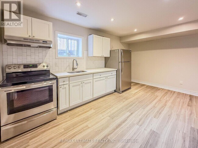 Building Photo - 111 Combe Ave