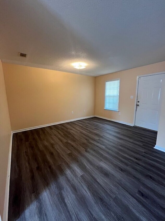 Foto principal - 1819 Hazel Dr