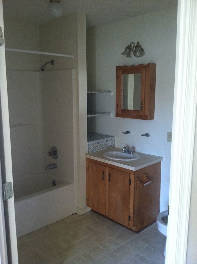 Building Photo - 721 Ridgeville Lane  Apt F