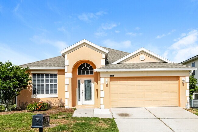 Building Photo - 323 Higher Combe Dr