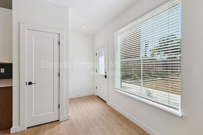 Foto del edificio - 1624 NW 17th St