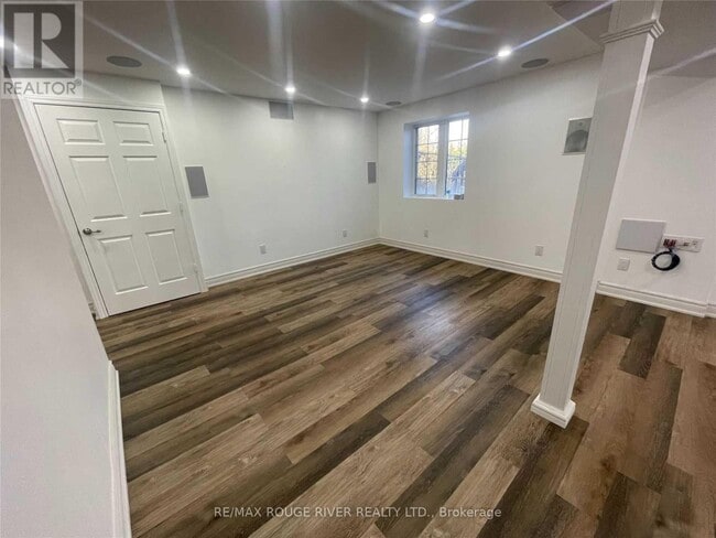 Building Photo - 138 Rushworth Dr