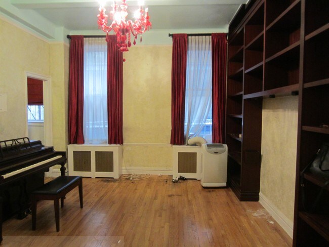 Building Photo - 145 E 92nd St