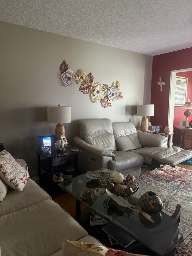 Foto del edificio - 625 W Lake Jasmine Cir