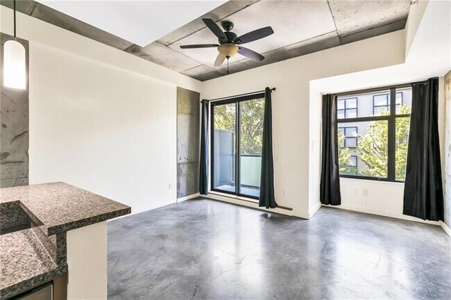 Building Photo - 335 W Ponce de Leon Ave