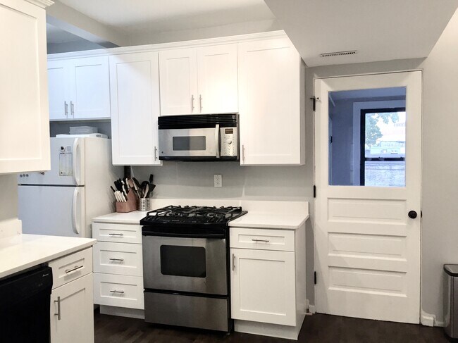 Foto del edificio - 3253 N Kenmore Ave