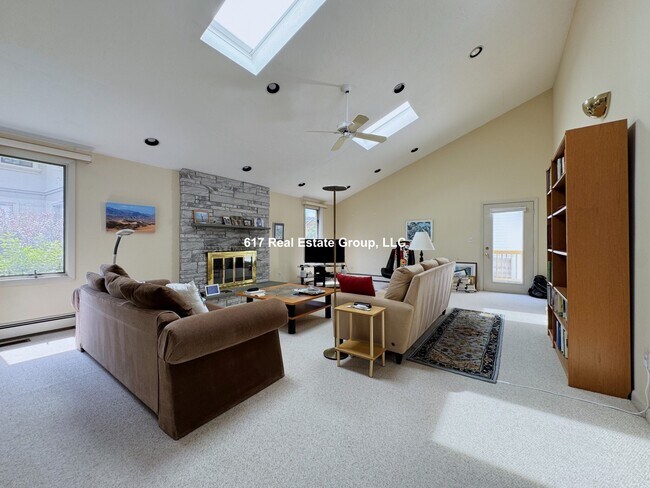 Foto del edificio - 55 Esty Farm Rd