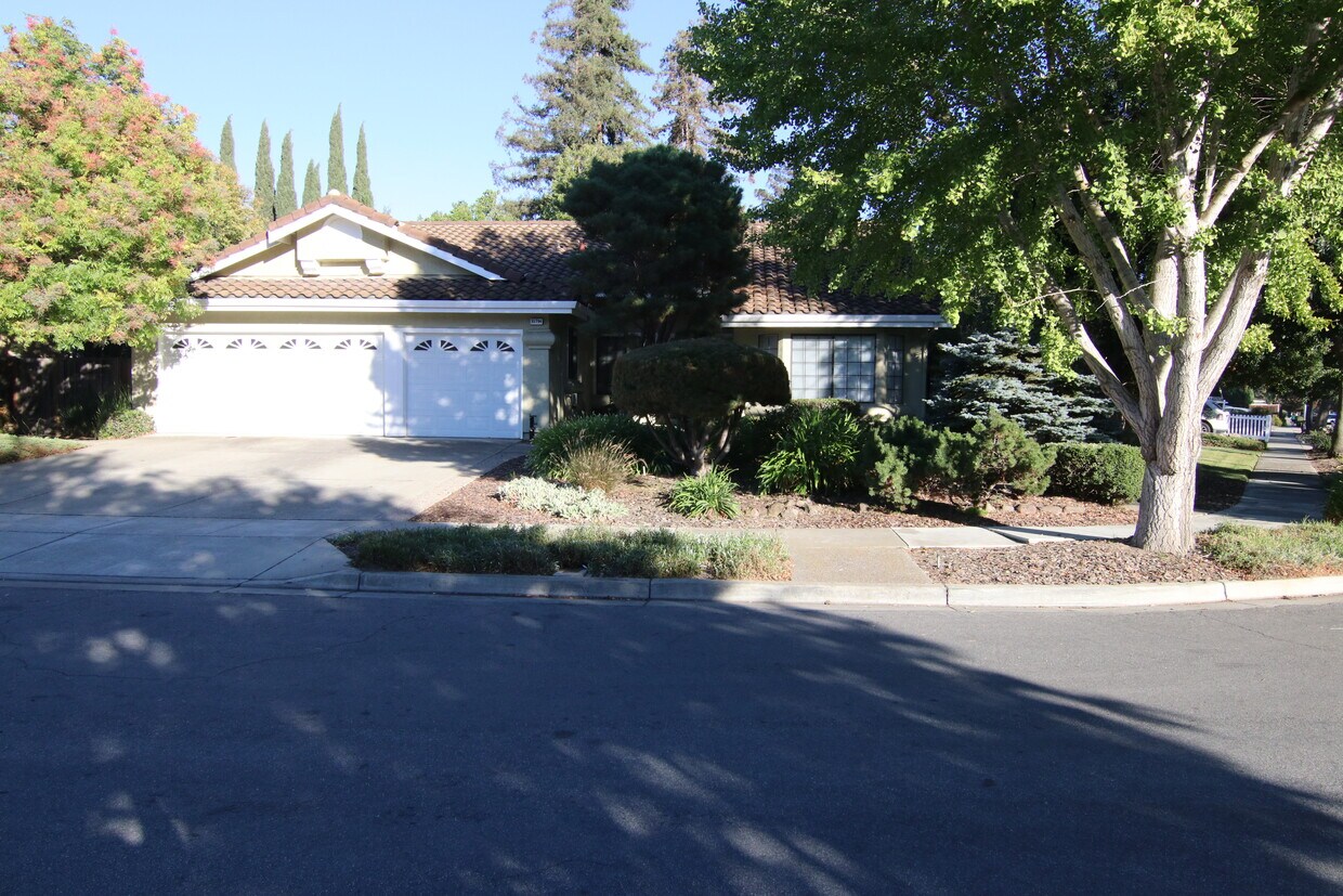 Primary Photo - 35794 Carnation Way