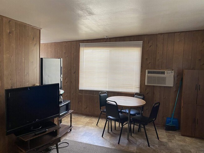 Building Photo - 2875 NW Shafer Dr