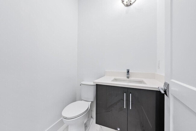 Foto del edificio - 13185 Faberge Pl