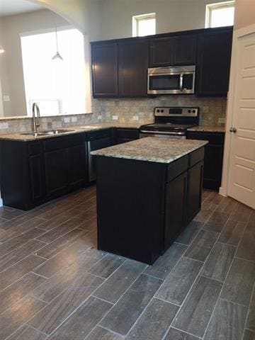 Building Photo - 1057 Sierra Vista Ct