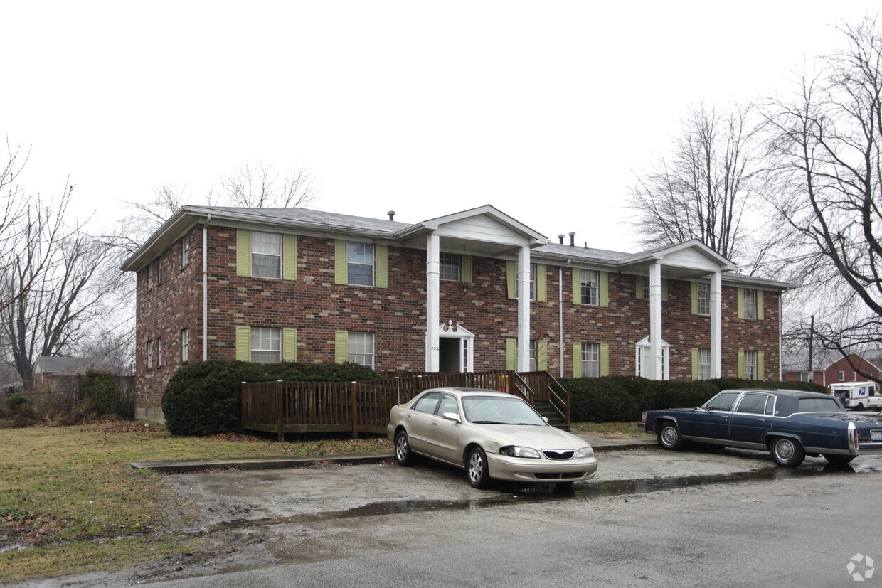 5304 Sennridge Dr, Louisville, KY 40272 Apartments in Louisville, KY