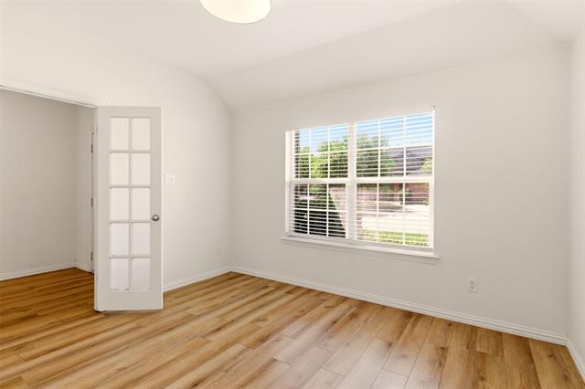 Foto del edificio - 2201 Willow Creek Dr