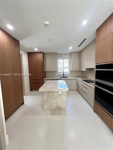 Foto del edificio - 7850 SW 67th Ave