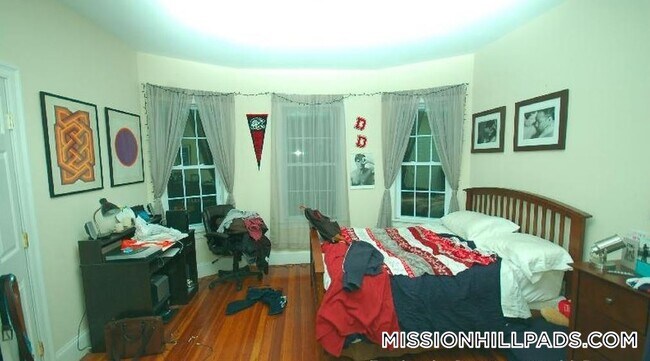 Foto del edificio - 107 Fisher Ave