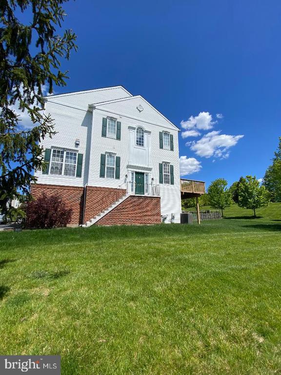 Primary Photo - 829 W Boxborough Dr