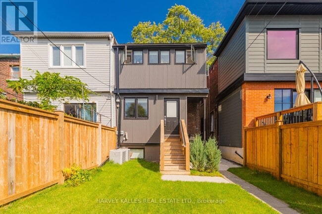 Building Photo - 600-600 St Clarens Ave
