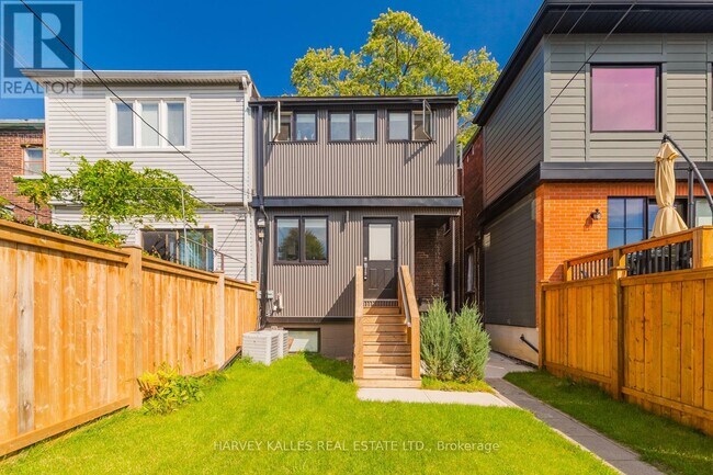 Photo du bâtiment - 600-600 St Clarens Ave