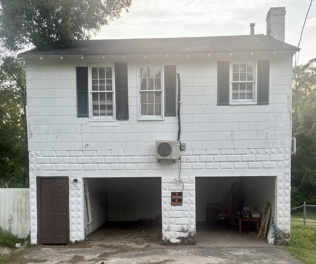 Building Photo - 422 4th St SW