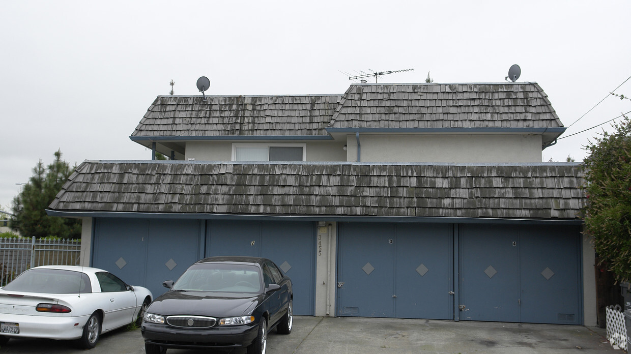 Primary Photo - 3455 Redwood Ct