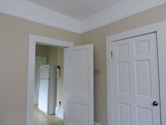 Foto del edificio - University Gardens One Bedroom Apartment F...