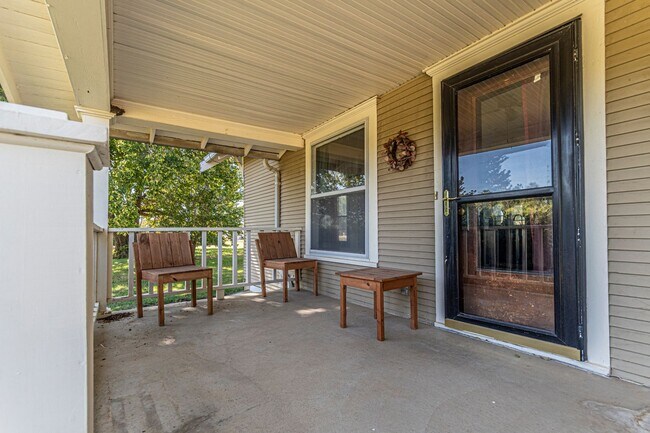 Building Photo - Please View 3D Virtual Walk-Through Before...