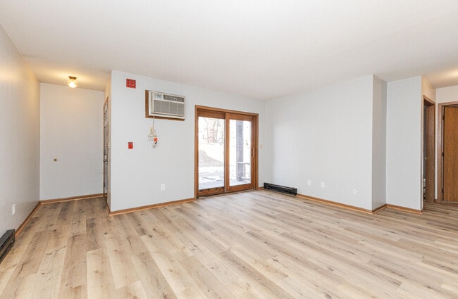 Building Photo - 605 Bakertown Dr