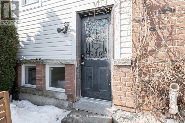 Photo du bâtiment - 3296 Flagstone Dr