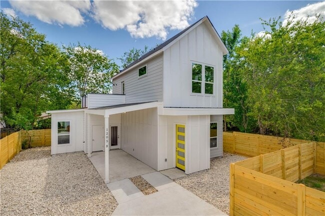 Building Photo - 1205 Vargas Rd