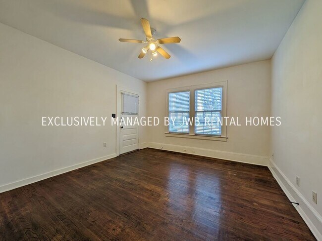 Building Photo - 2210 Myra St #1