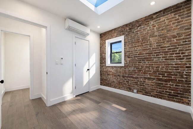 Building Photo - 346 W 52nd St