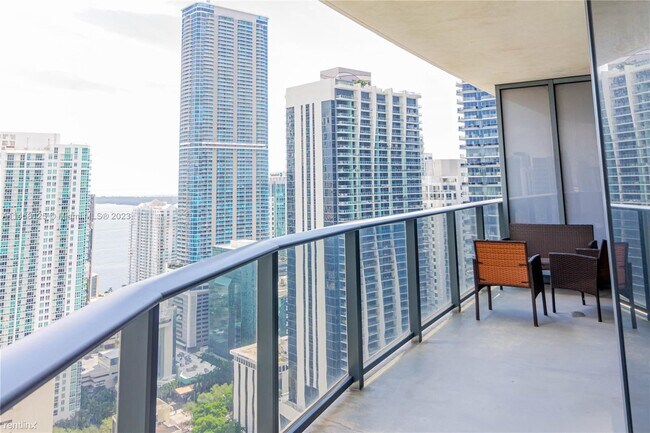 Building Photo - 2 br, 2 bath Condo - 45 SW 9th St Apt 3601