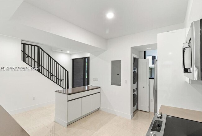 Building Photo - 4120 Oak