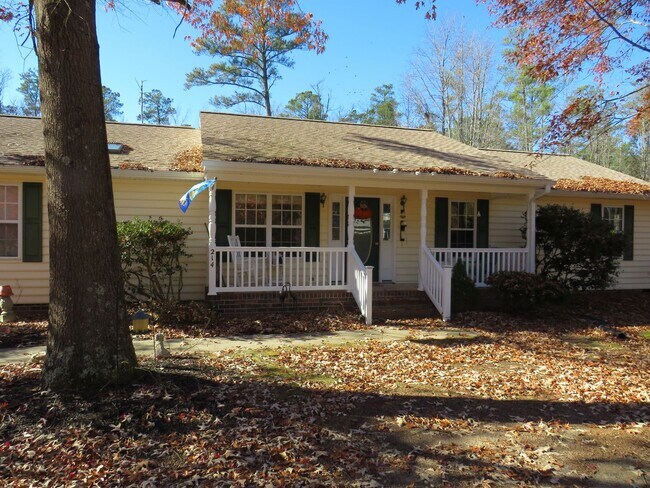Building Photo - 3 Bed 2 Bath