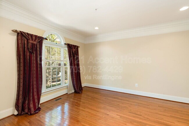 Foto del edificio - 8401 Tysons Trace Ct