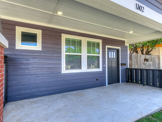 Foto del edificio - Brand New Duplex + 3 bedrooms + 2 bathrooms + 1 car garage + Prime OKC Location