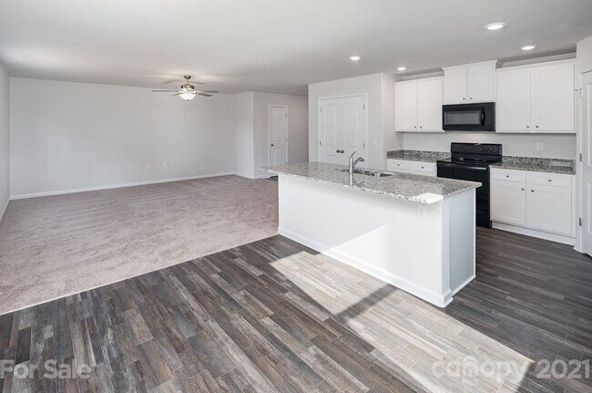 Building Photo - 208 Caley St