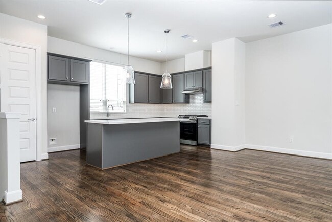 Building Photo - 3028 Charline