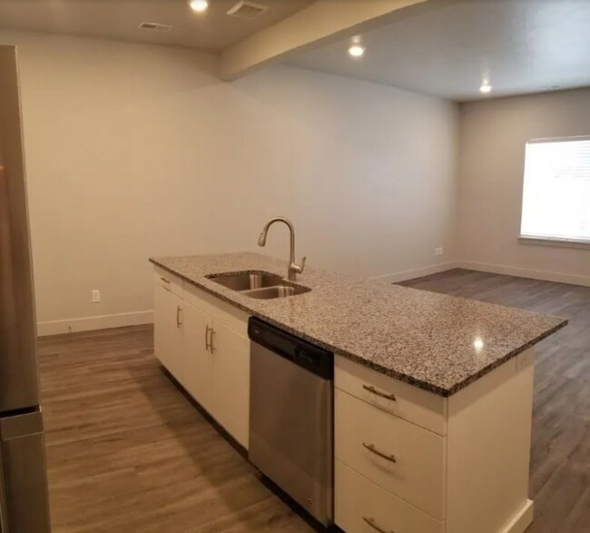 Foto del edificio - Gorgeous 3 bed 2.5 bath Townhome located in Idaho Falls!